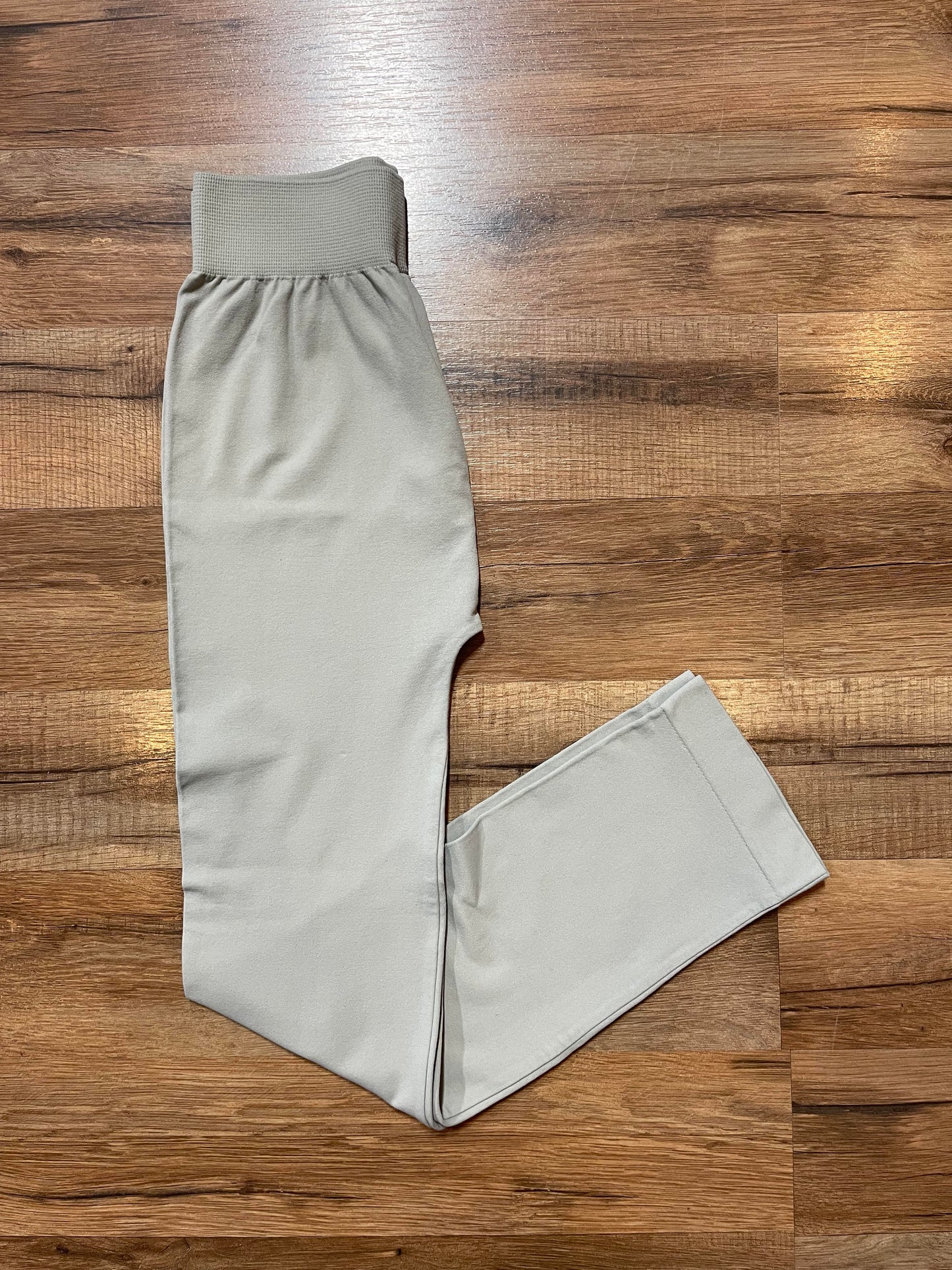 Capri Length Leggings Light Grey