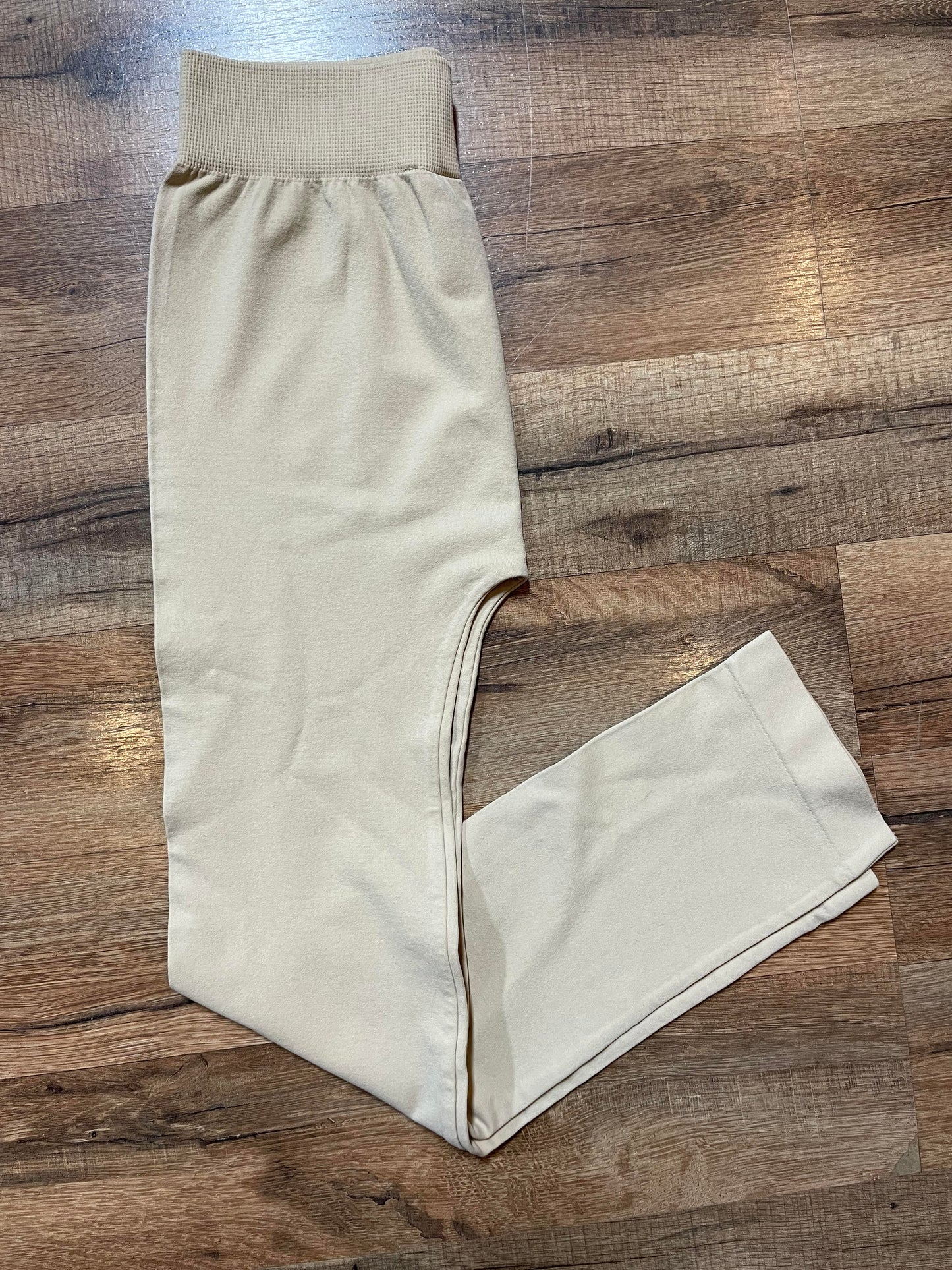 Capri Length Leggings Nude